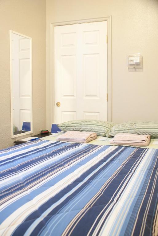 Camelot Inn & Hostel Salt Lake City Room photo
