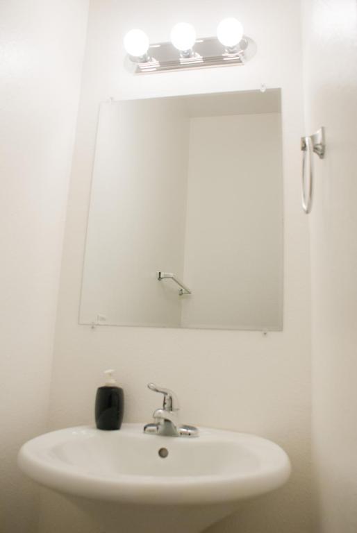 Camelot Inn & Hostel Salt Lake City Room photo
